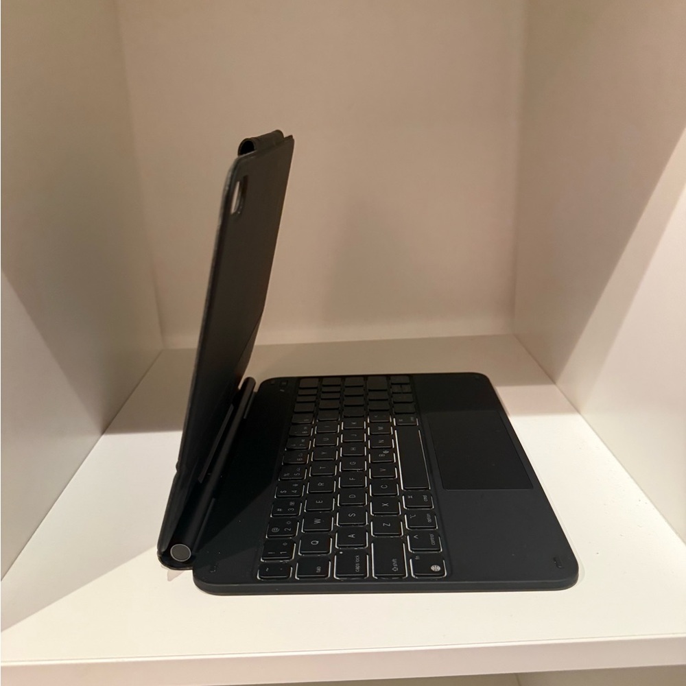 Black IPad Keyboard Case - Picture 5 of 9